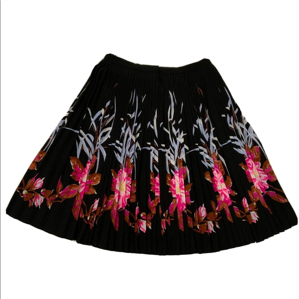 DKNY Floral Print A Line Pleated Skirt Lined 
Size 4 
New With Tags $245